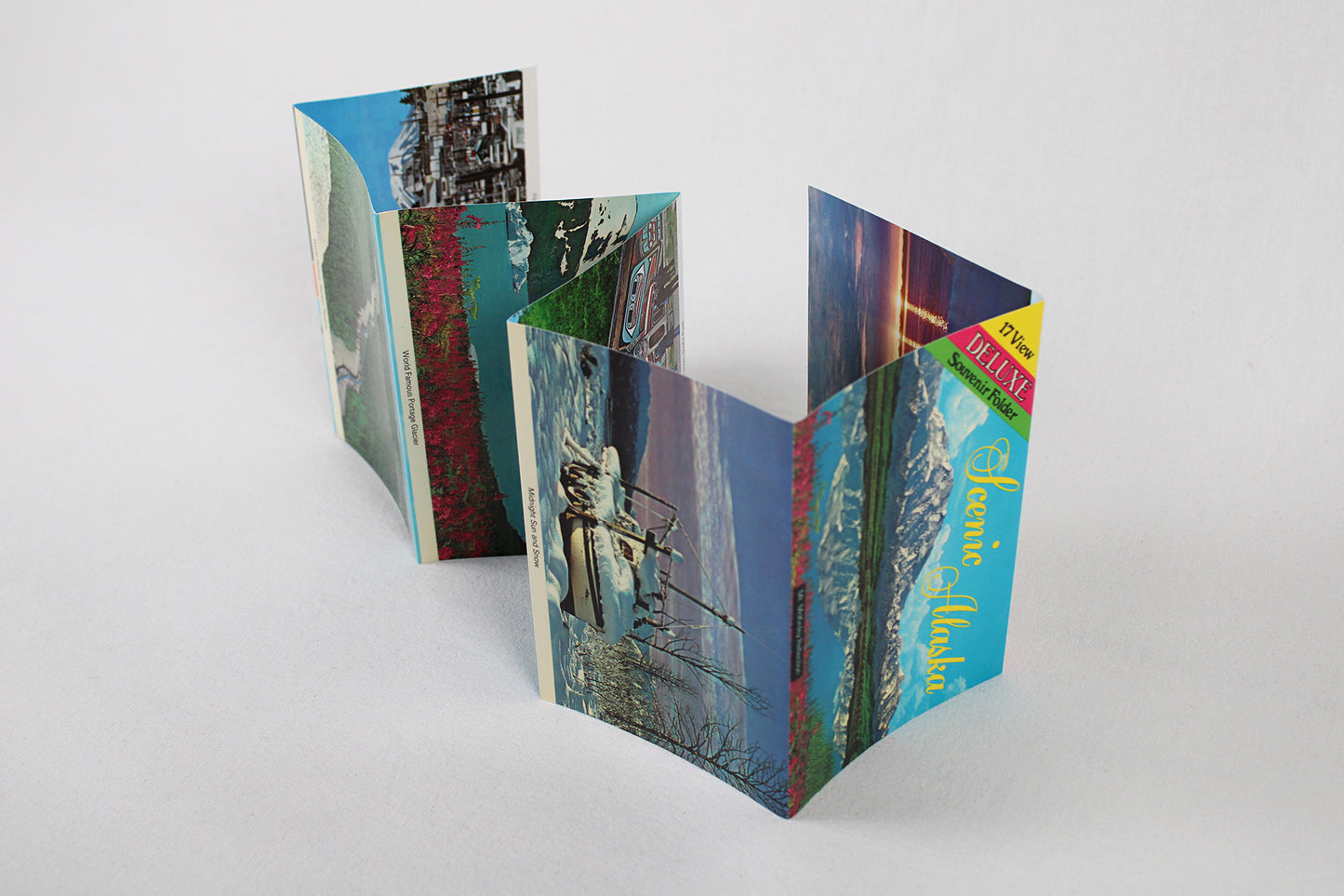 Scenic Alaska Deluxe Souvenir Folder / Accordion Postcard Set