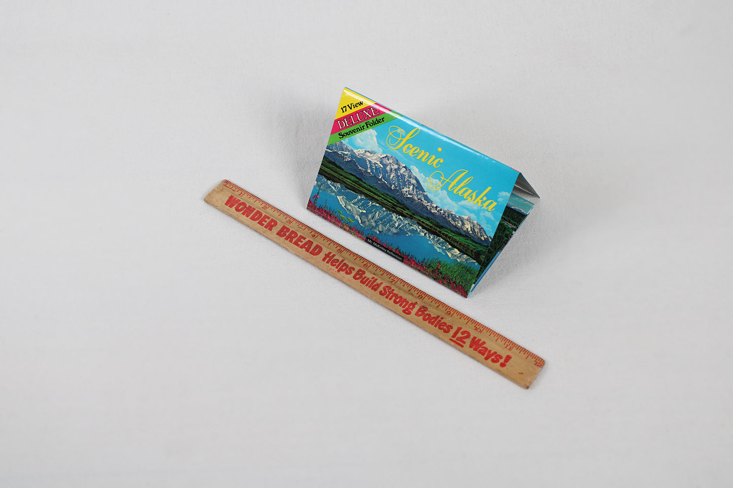 Scenic Alaska Deluxe Souvenir Folder / Accordion Postcard Set