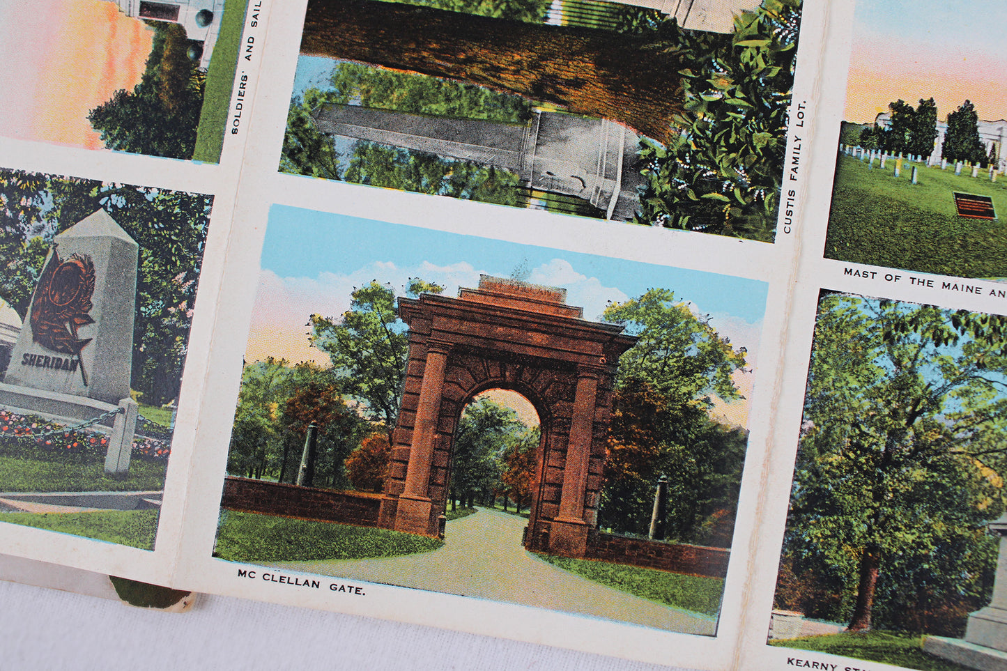 Beautiful Arlington, Virginia / Accordion Postcard Set