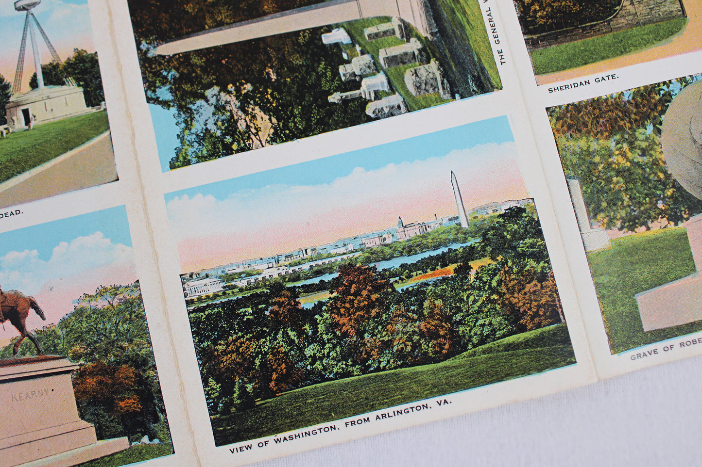 Beautiful Arlington, Virginia / Accordion Postcard Set