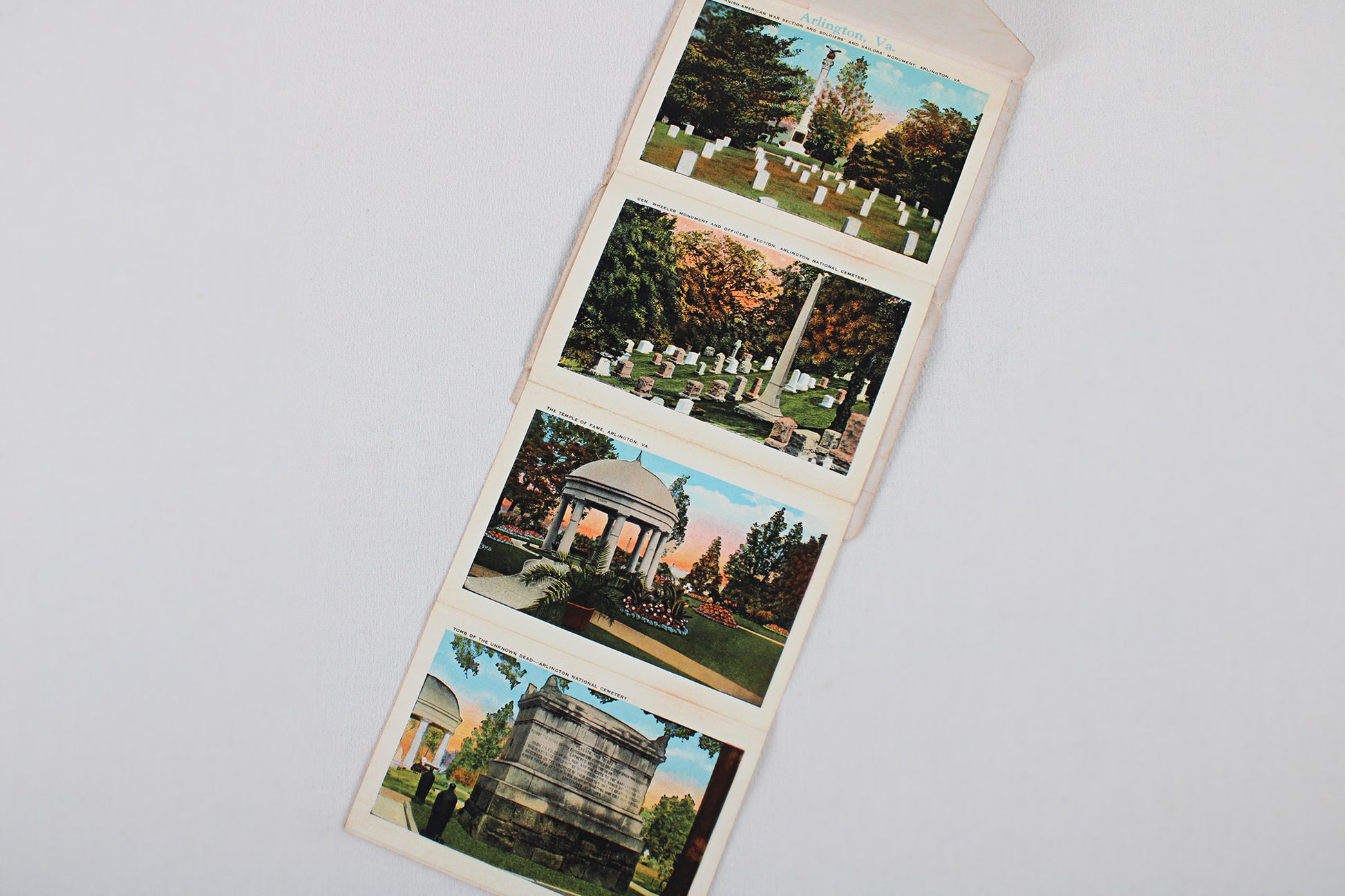 Beautiful Arlington, Virginia / Accordion Postcard Set