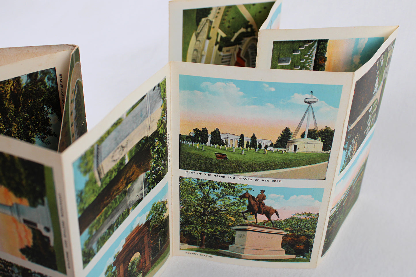 Beautiful Arlington, Virginia / Accordion Postcard Set