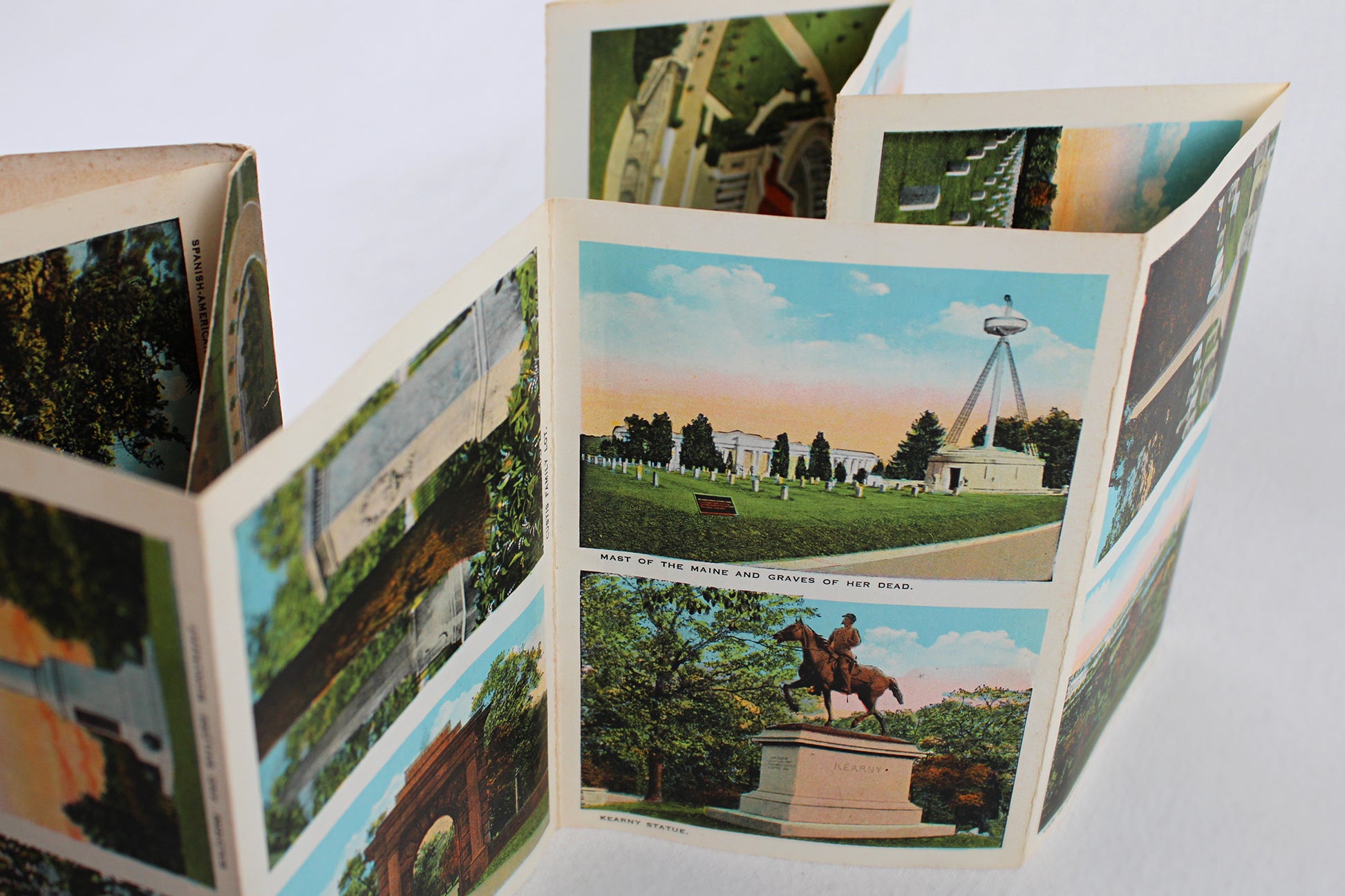Beautiful Arlington, Virginia / Accordion Postcard Set