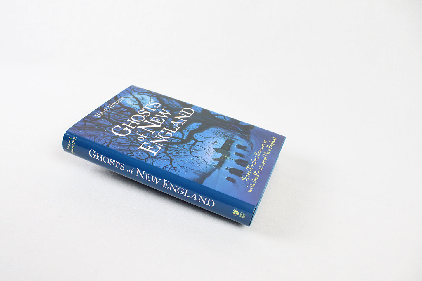 Ghosts of New England, by Hans Holzer