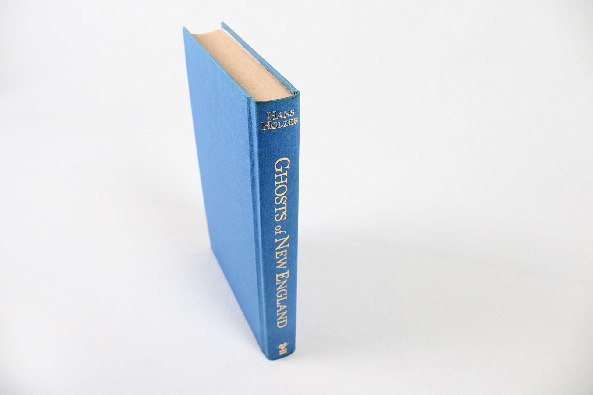 Ghosts of New England, by Hans Holzer