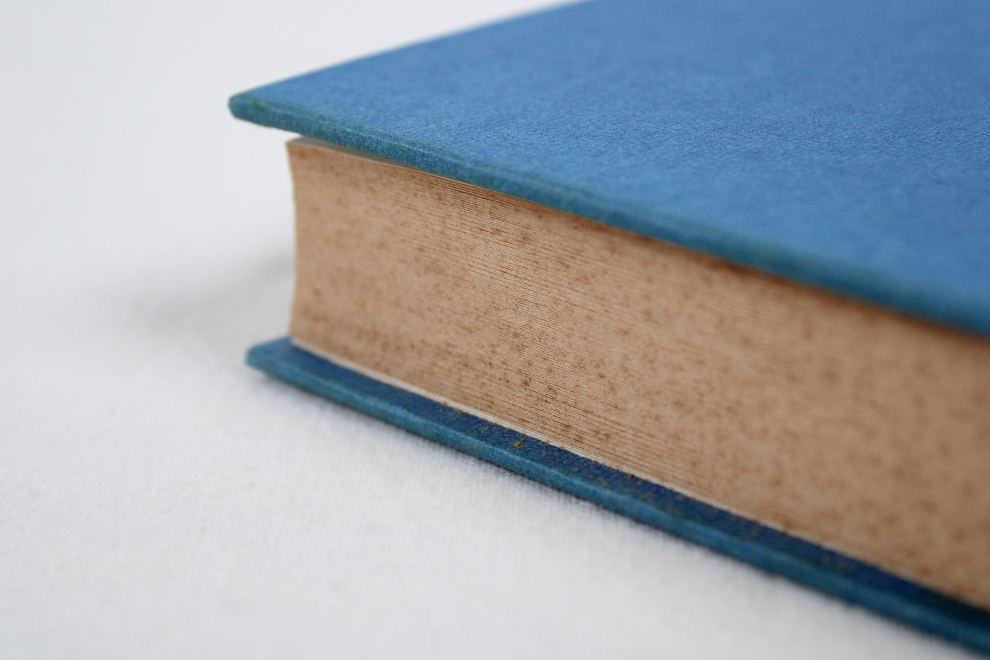 Ghosts of New England, by Hans Holzer