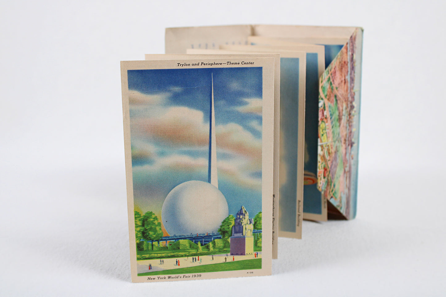 New York World's Fair 1939 “The World of Tomorrow” / Accordion Postcard Set