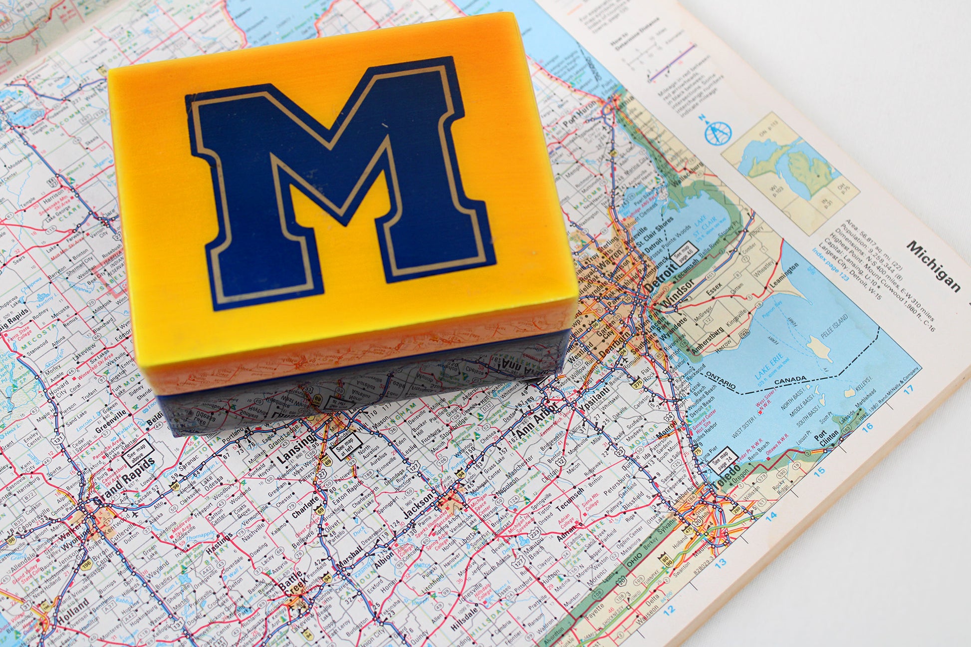 University of Michigan Stash / Music Box That Plays “The Victors” March
