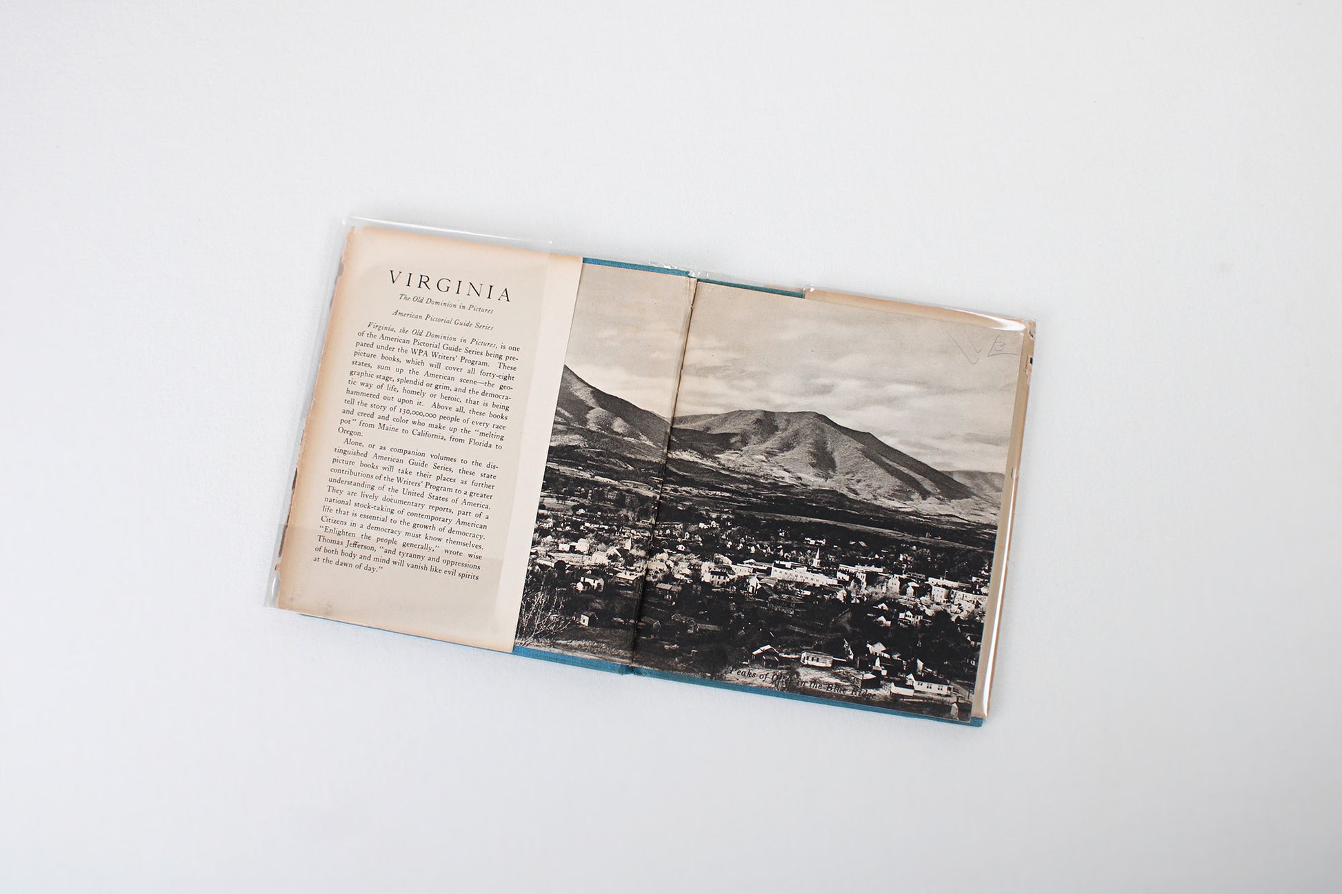 Virginia, The Old Dominion in Pictures: American Pictorial Guide Series